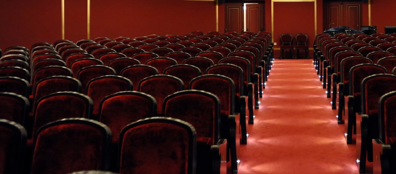 H μαρτυρία μιας πρώην μαθήτριας του Αρσακείου για γνωστό σκηνοθέτη - «Αναρωτιέμαι από τι γλίτωσα»